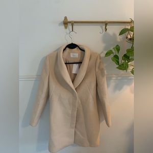 New with taggs beautil coat perfect for fall.